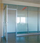 pareti mobili vetrate con porte e divisori in vetro