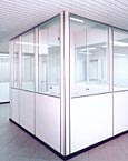 Box di reparto con pareti mobili, porte e vetrate ad elevato isolamento acustico ed ambientale