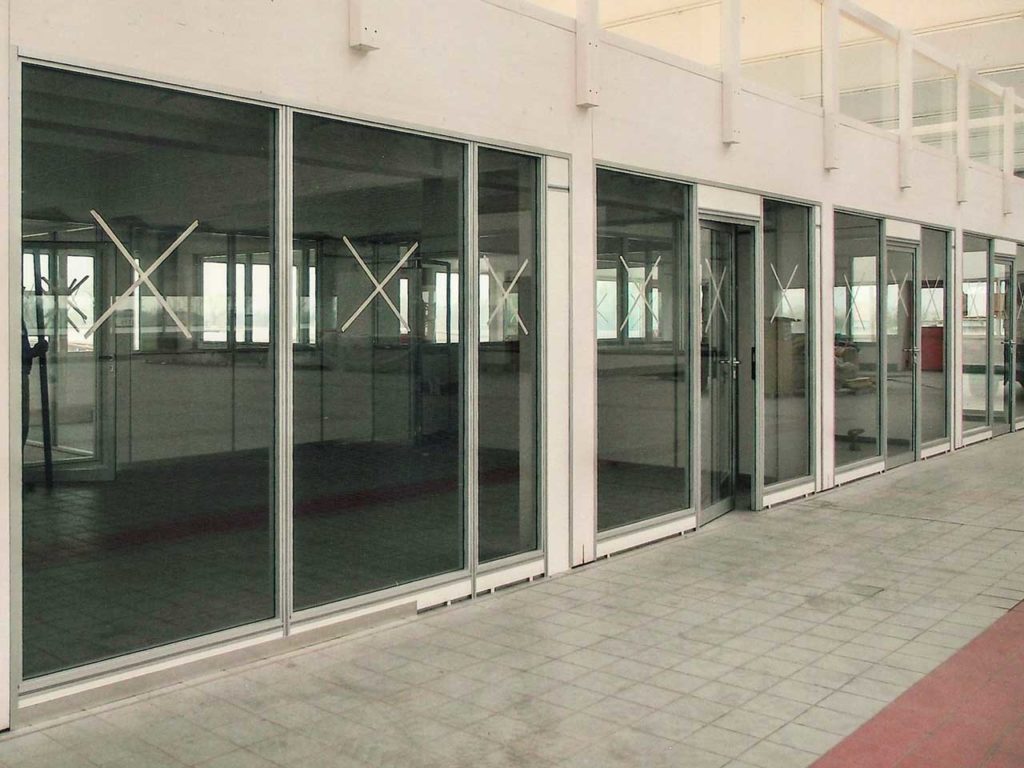 Uffici con pareti mobili in vetro integrabili con pareti ...